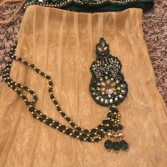 Beautiful 3 piece outfit - Picture 3 of 8